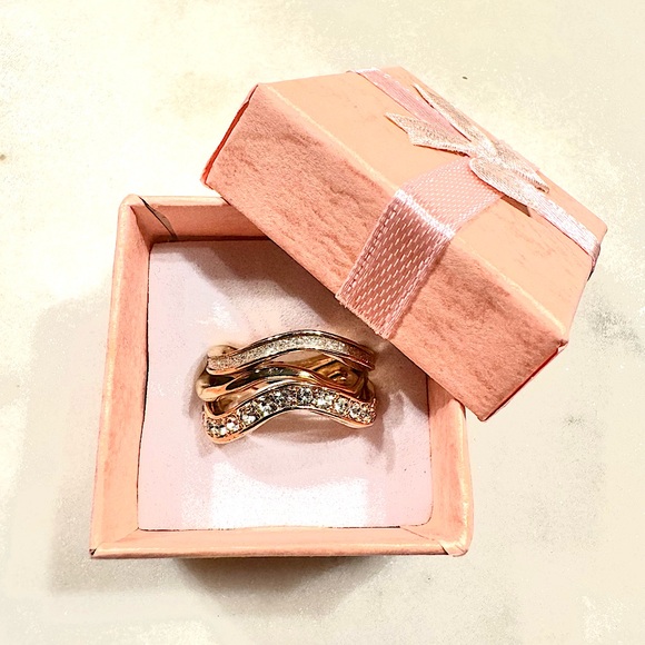 Fashion rings - set of stacking rings, gold tone with rhinestones. - Picture 3 of 3